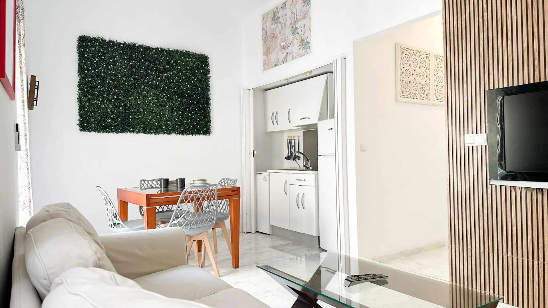 Central Cozy Budget 2Br Apt With Ac, 1 Bath, Private Parking Opt Sevilla