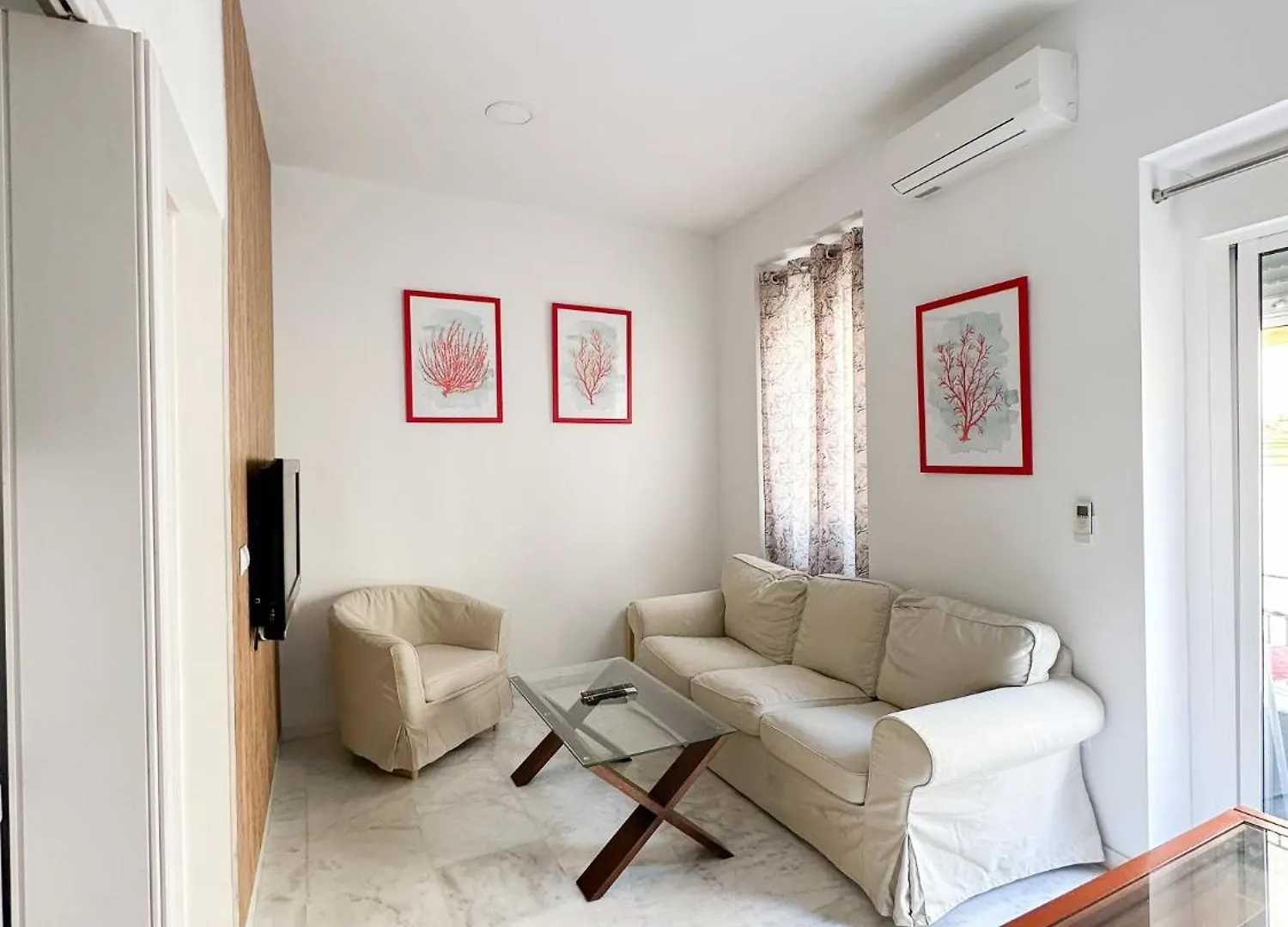 Central Cozy Budget 2Br Apt With Ac, 1 Bath, Private Parking Opt Seville