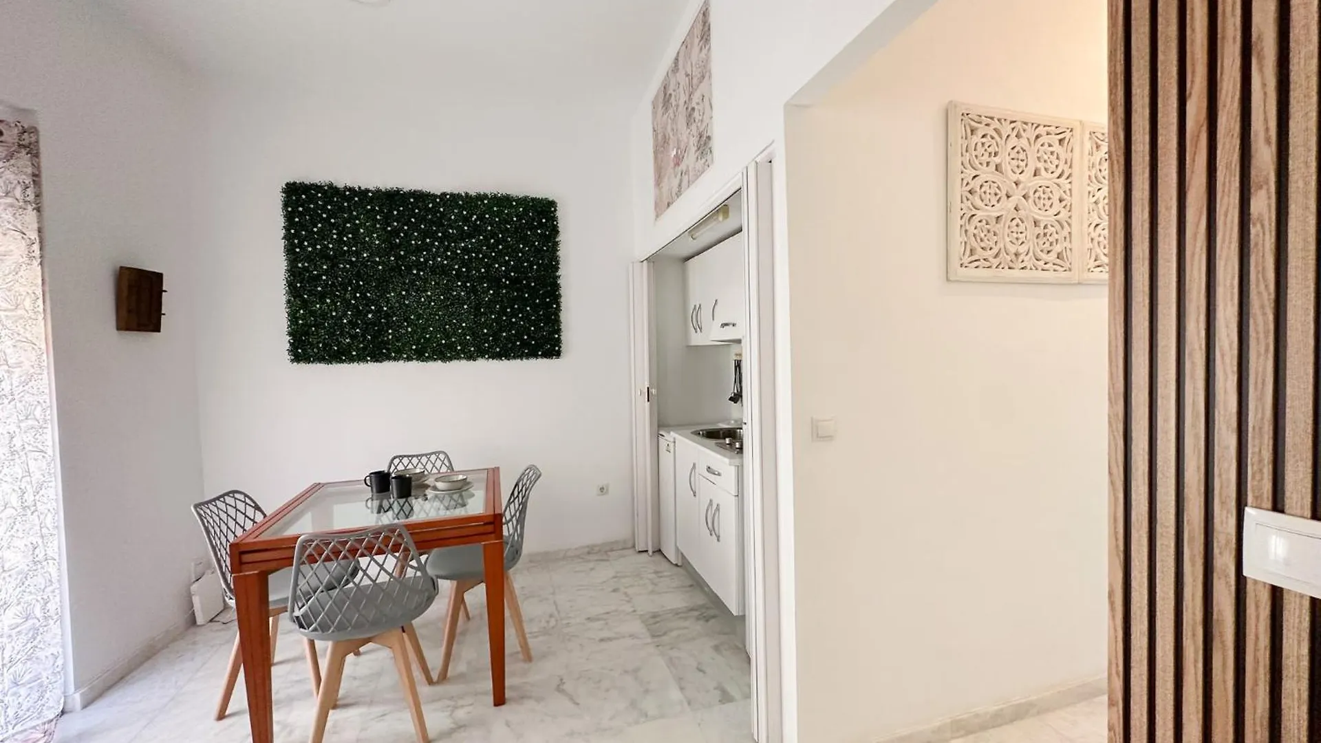 Apartment Central Cozy Budget 2Br Apt With Ac, 1 Bath, Private Parking Opt Seville