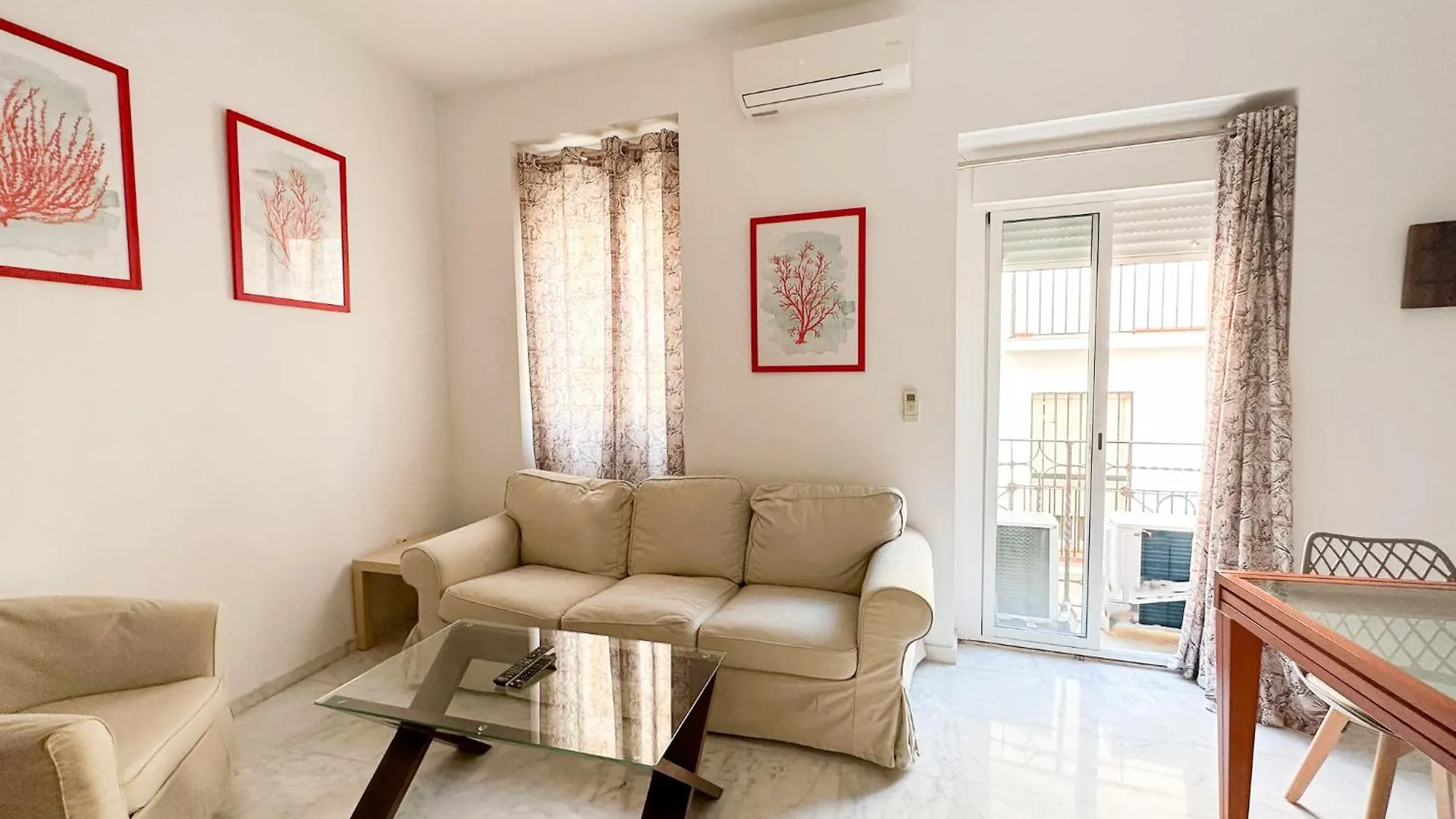 Central Cozy Budget 2Br Apt With Ac, 1 Bath, Private Parking Opt Seville Apartment