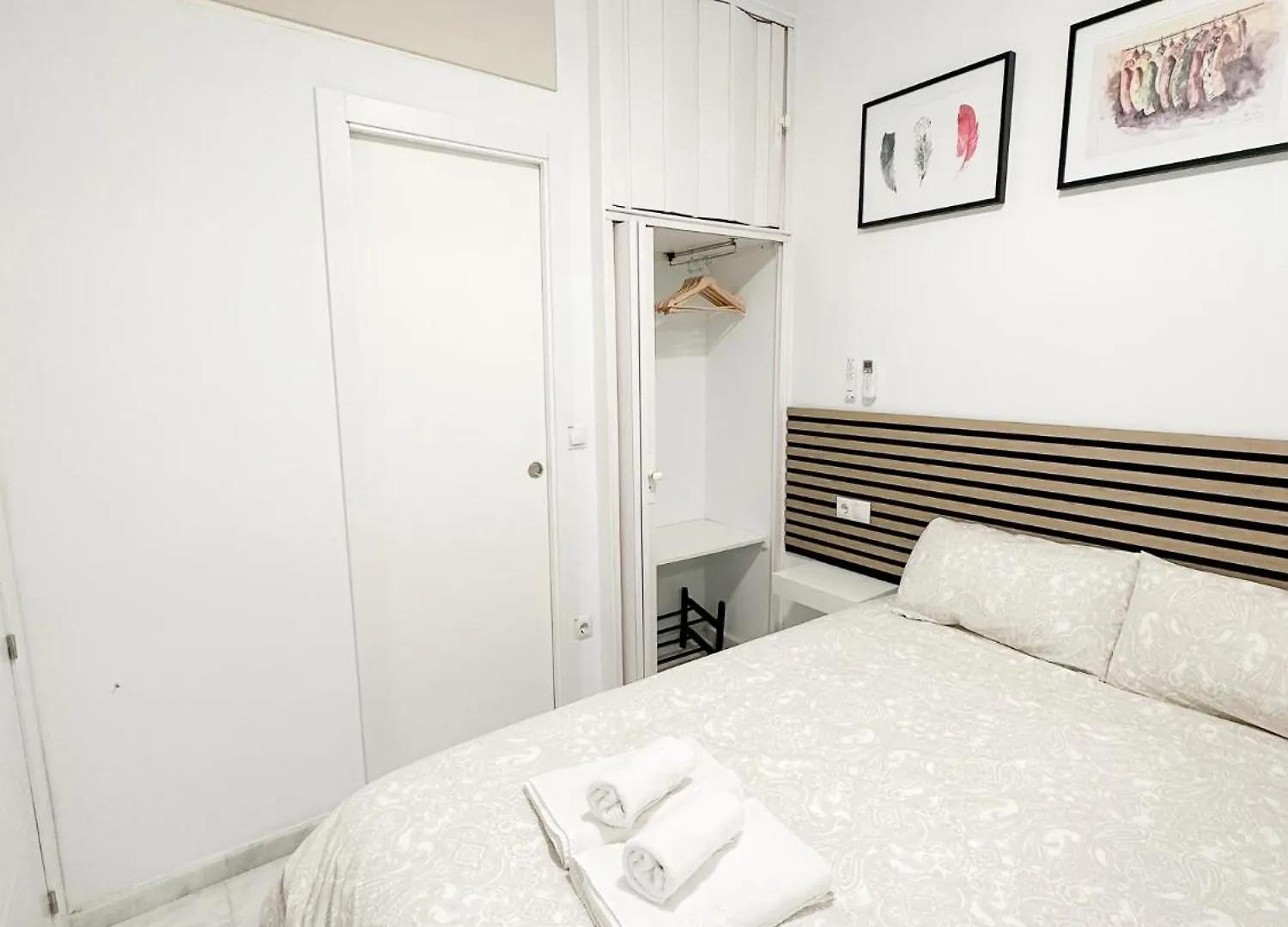 Central Cozy Budget 2Br Apt With Ac, 1 Bath, Private Parking Opt Seville 0*,  Spain