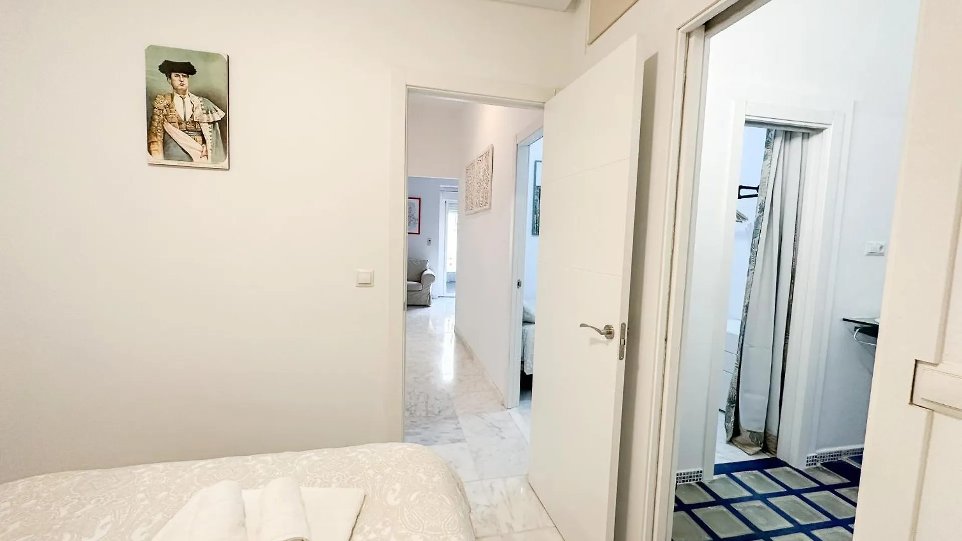 Central Cozy Budget 2Br Apt With Ac, 1 Bath, Private Parking Opt Seville