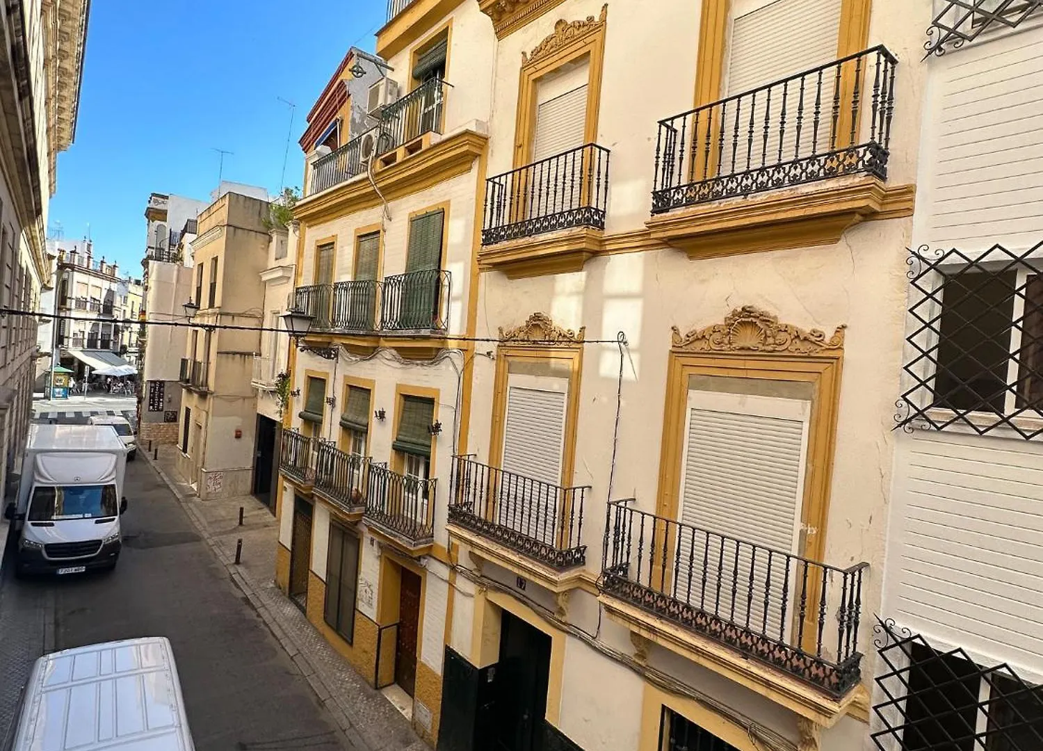 Apartment Central Cozy Budget 2Br Apt With Ac, 1 Bath, Private Parking Opt Seville