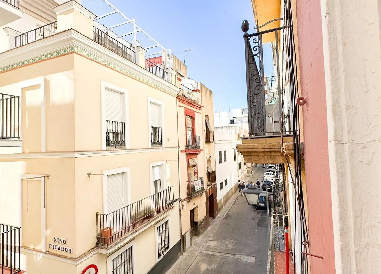Central Cozy Budget 2Br Apt With Ac, 1 Bath, Private Parking Opt Seville Spain