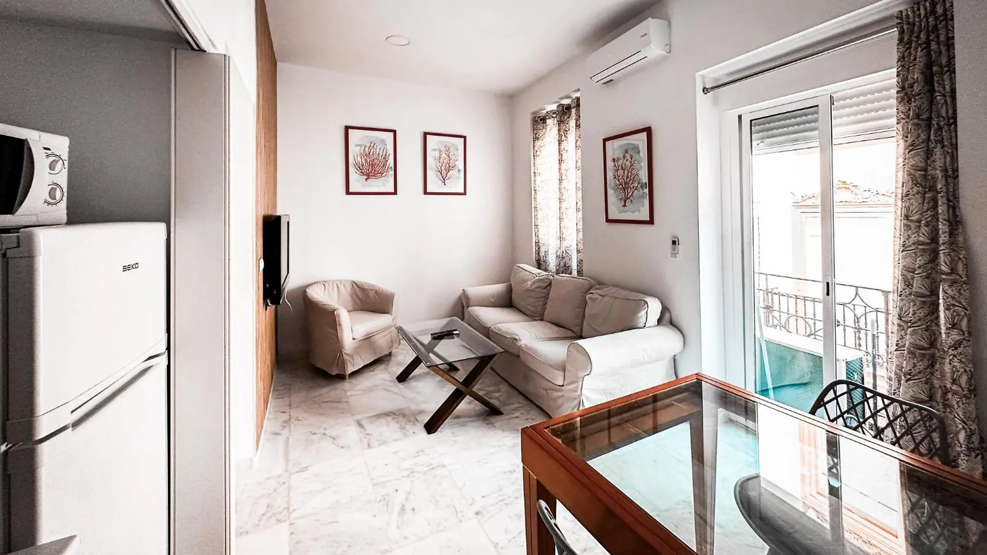 Central Cozy Budget 2Br Apt With Ac, 1 Bath, Private Parking Opt Севилья 0*,  Испания