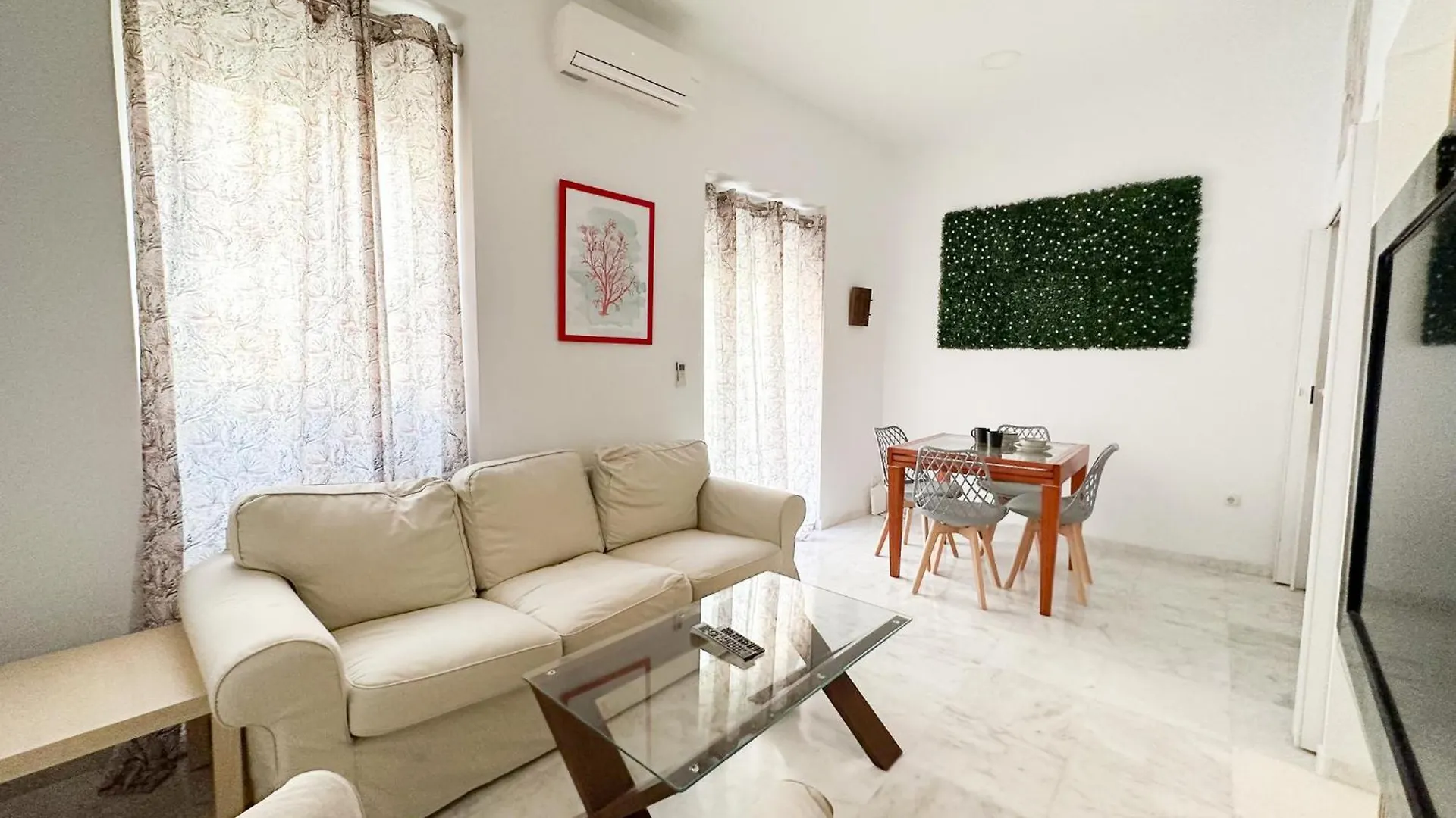 Апартаменты Central Cozy Budget 2Br Apt With Ac, 1 Bath, Private Parking Opt Севилья