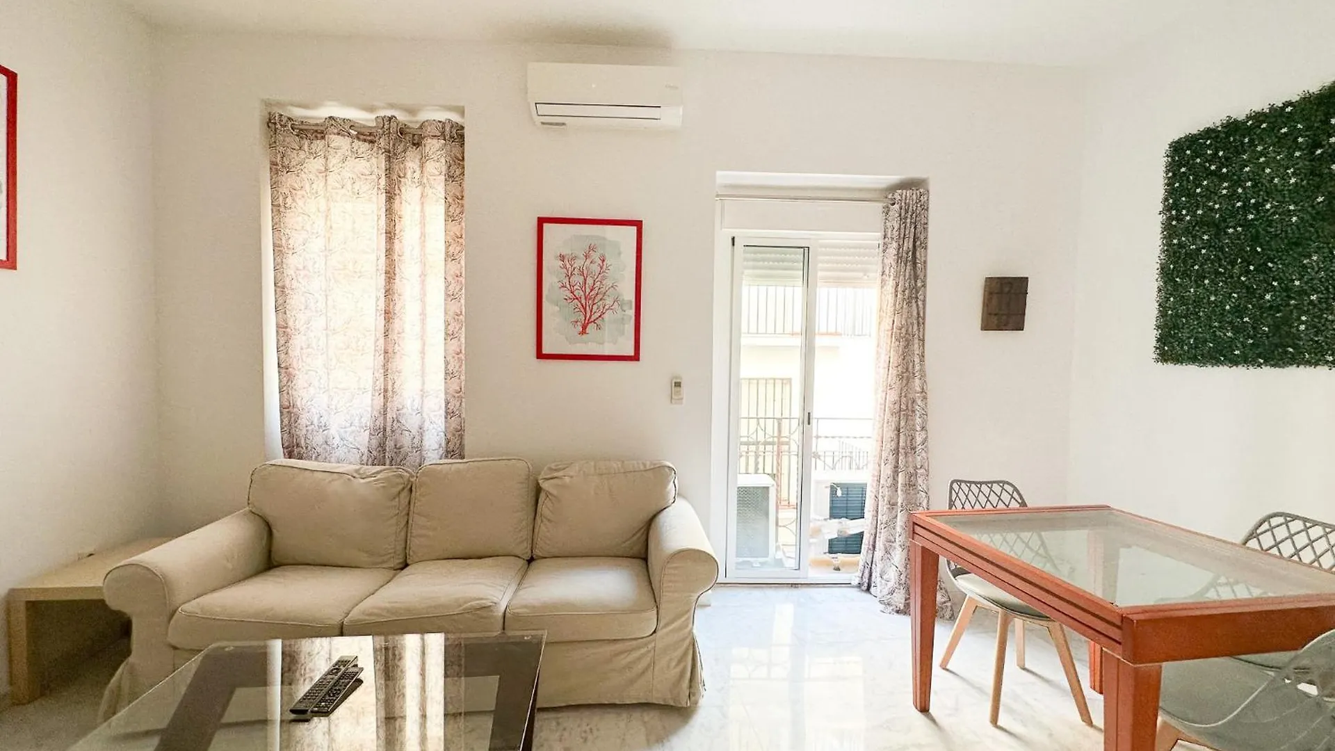 Апартаменты Central Cozy Budget 2Br Apt With Ac, 1 Bath, Private Parking Opt Севилья Испания