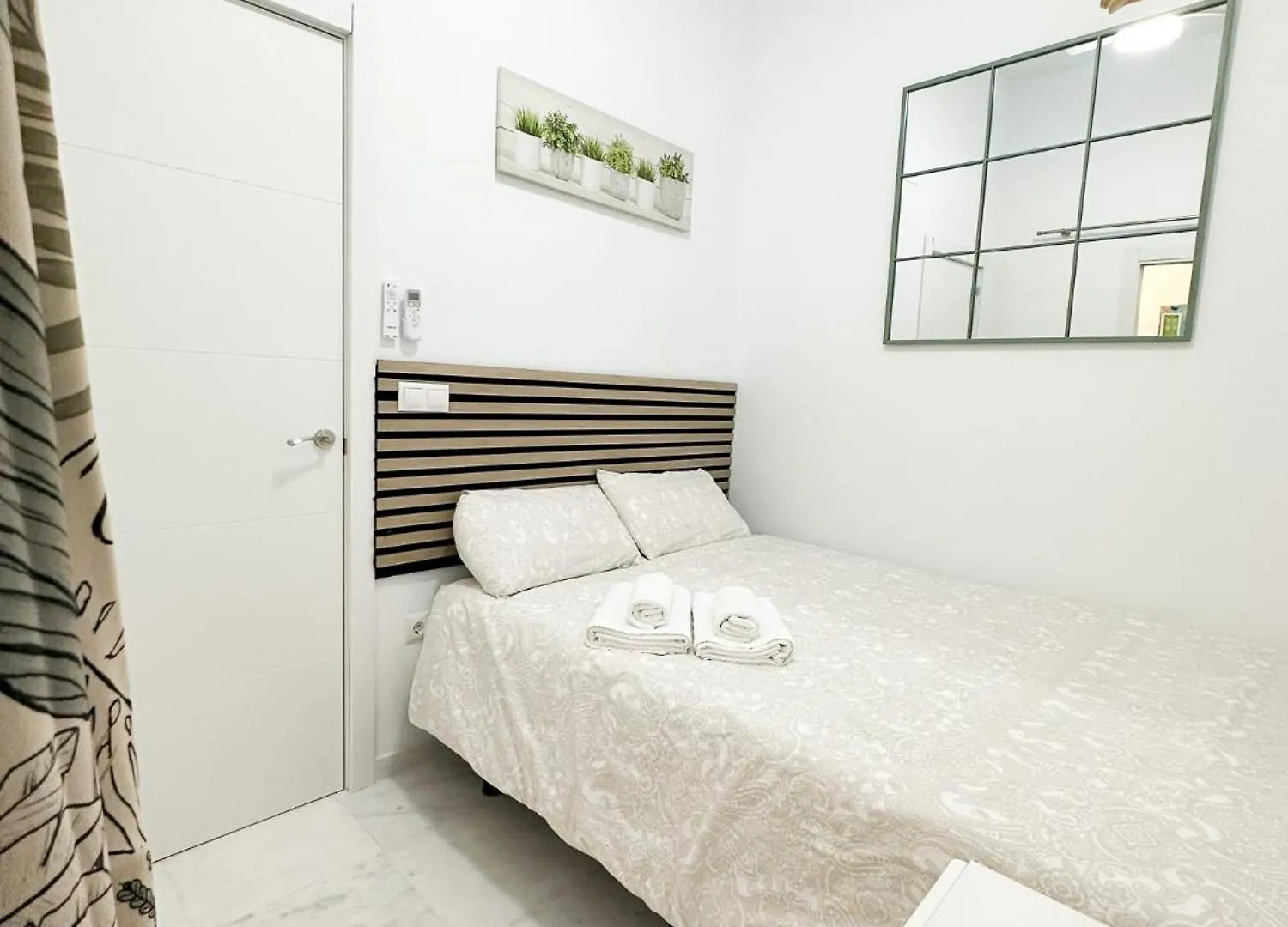 Central Cozy Budget 2Br Apt With Ac, 1 Bath, Private Parking Opt Севилья
