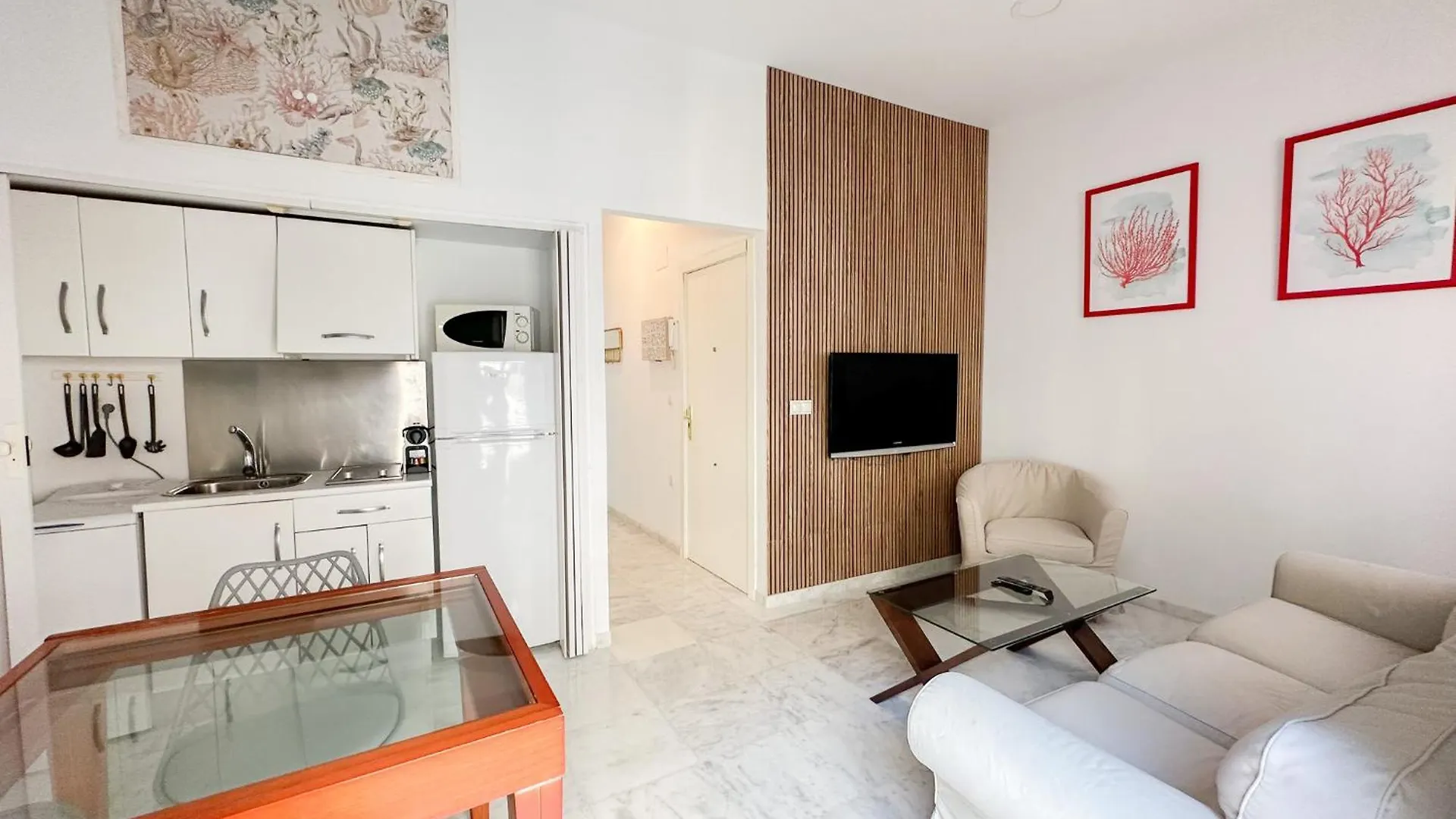Central Cozy Budget 2Br Apt With Ac, 1 Bath, Private Parking Opt Севилья 0*,