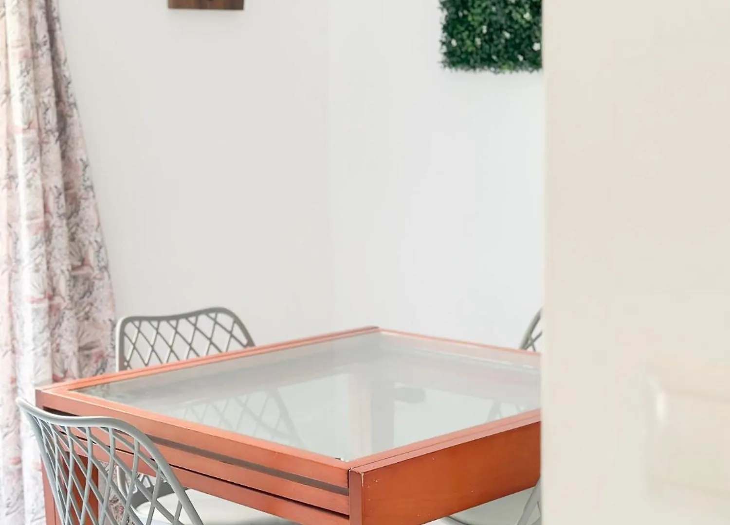 Апартаменты Central Cozy Budget 2Br Apt With Ac, 1 Bath, Private Parking Opt Севилья Испания