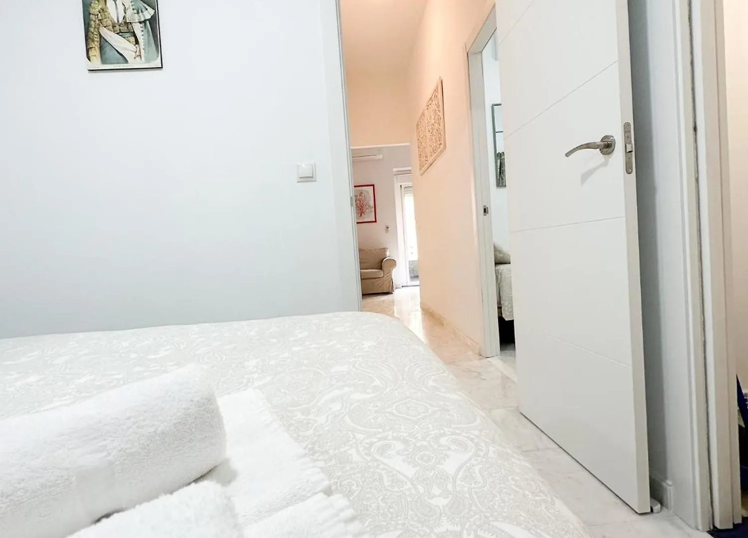 Central Cozy Budget 2Br Apt With Ac, 1 Bath, Private Parking Opt Севилья Апартаменты