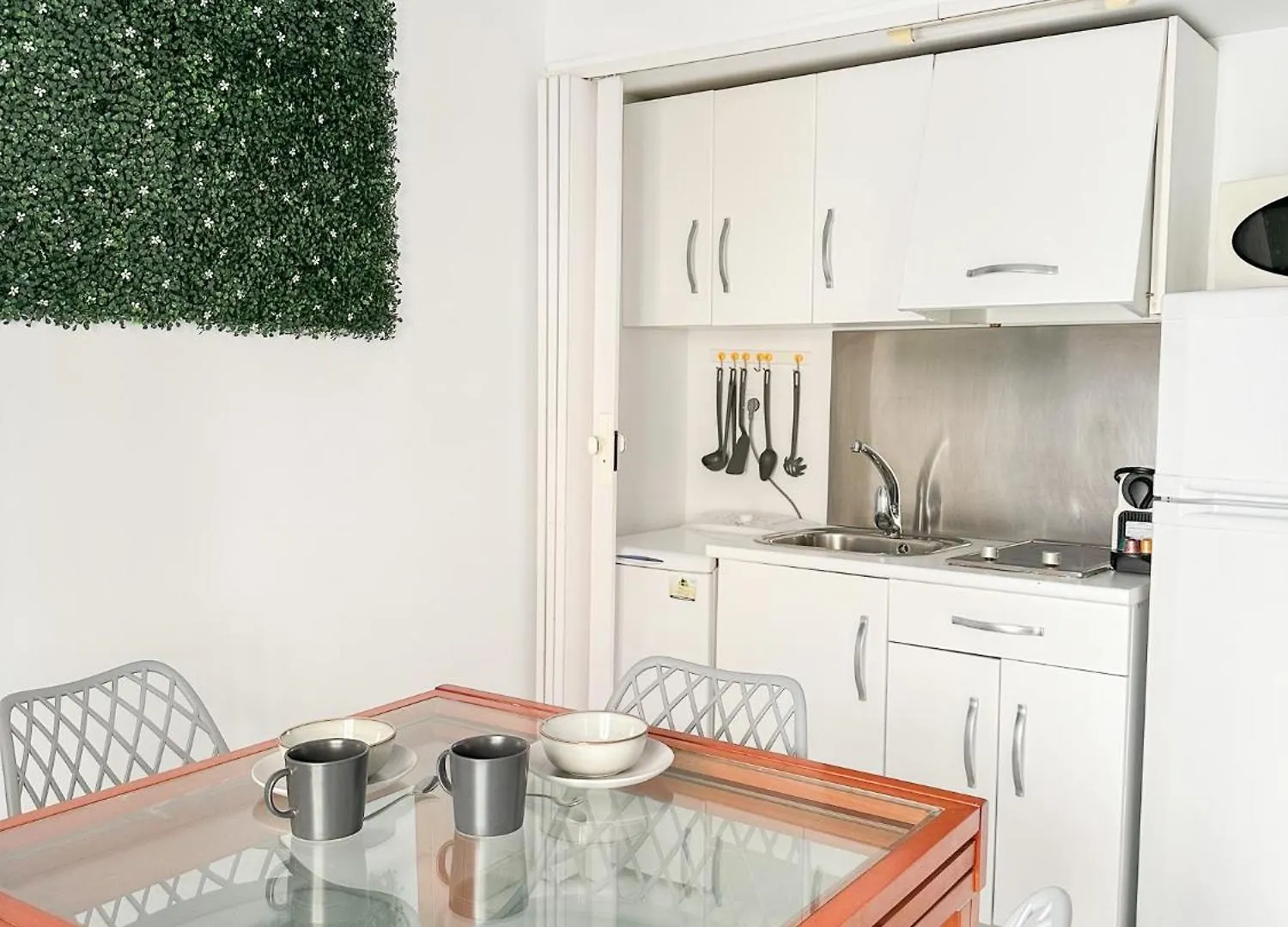 Central Cozy Budget 2Br Apt With Ac, 1 Bath, Private Parking Opt Севилья Апартаменты