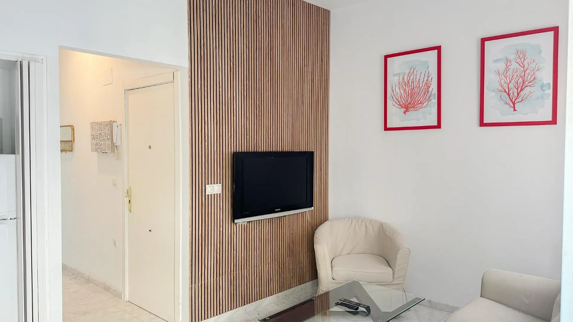 Central Cozy Budget 2Br Apt With Ac, 1 Bath, Private Parking Opt Севилья Апартаменты