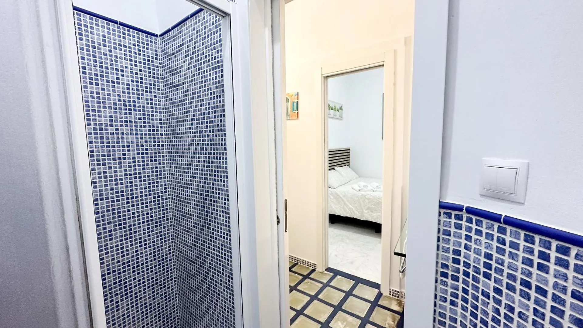 Central Cozy Budget 2Br Apt With Ac, 1 Bath, Private Parking Opt Севилья